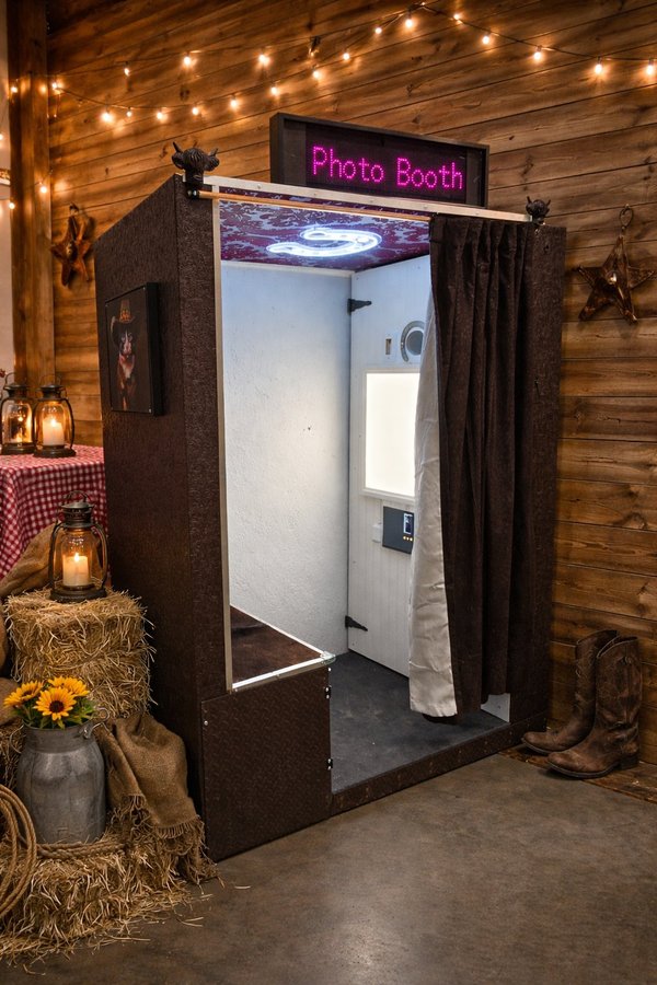Country Photo Booth Bend Oregon